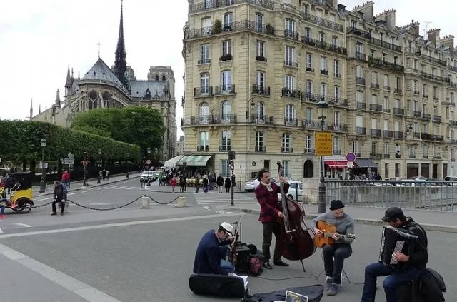 Музыканты на парижских улицах