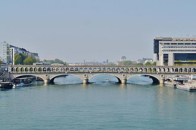 Мост Берси