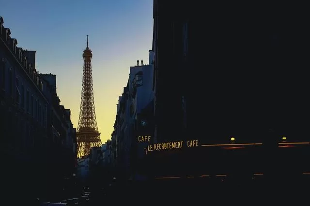 Вечер в Париже