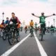 Велосипедисты на мосту Александра III