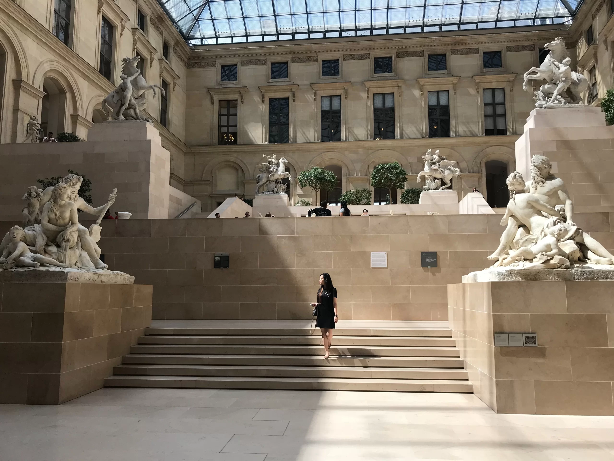 Скульптуры в Лувре