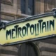 Вывеска метро в Париже