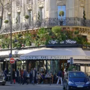 Кафе де Флор на бульваре Монпарнас